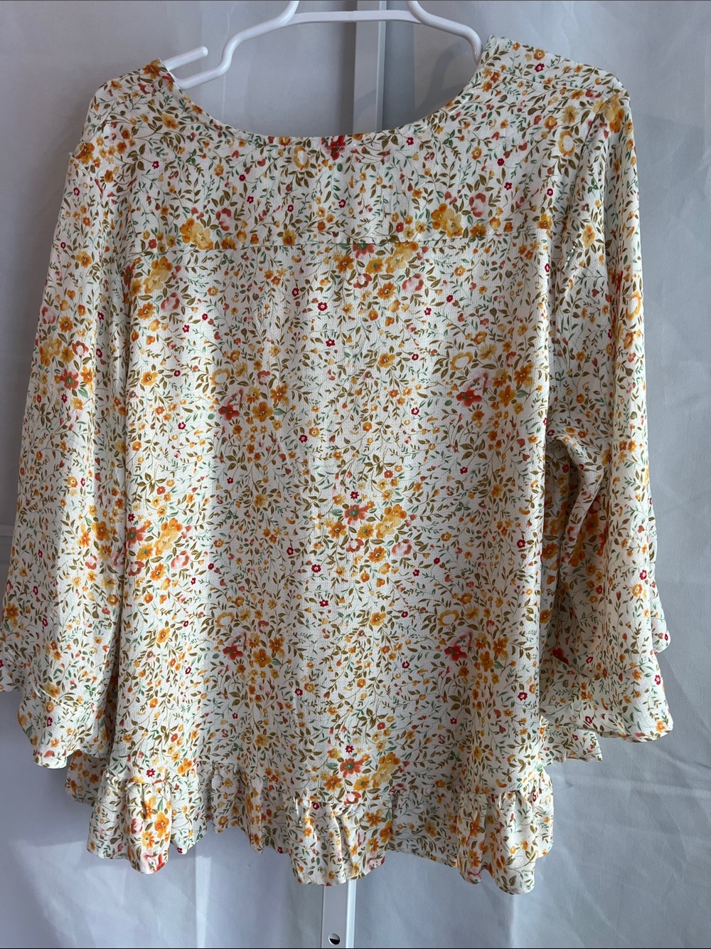 Rose & Thme Cream Floral V-Neck Ruffle Hem Blouse - Picture 9 of 16